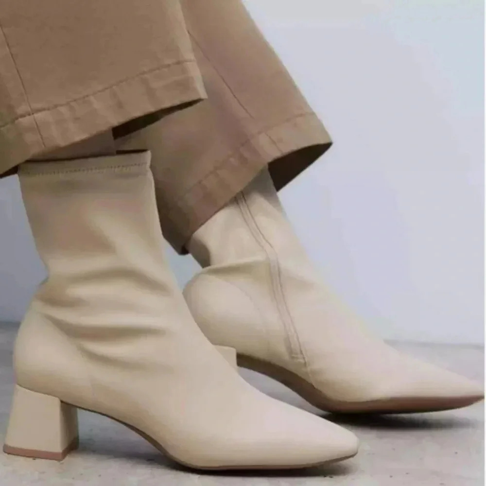 {Zara} Ecru Leather Zippered Boots - Size 39